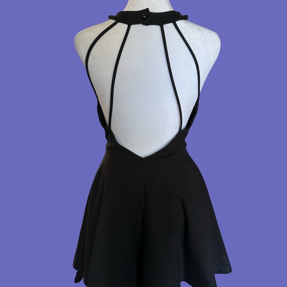 Windsor Dresses & Skirts - ⭐️Windsor Open back dress⭐️